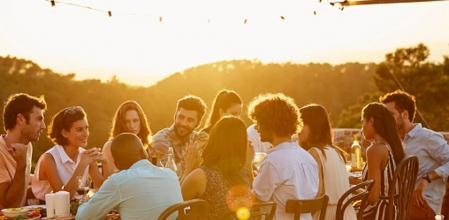 FAMILIA O AMISTADES ¿CUÁL ES LA FALLA?